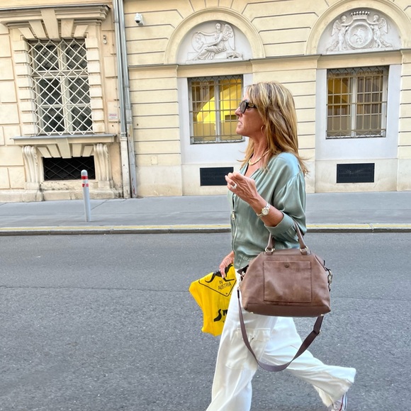 Meet your Posher, Lorey - Picture 5 of 16